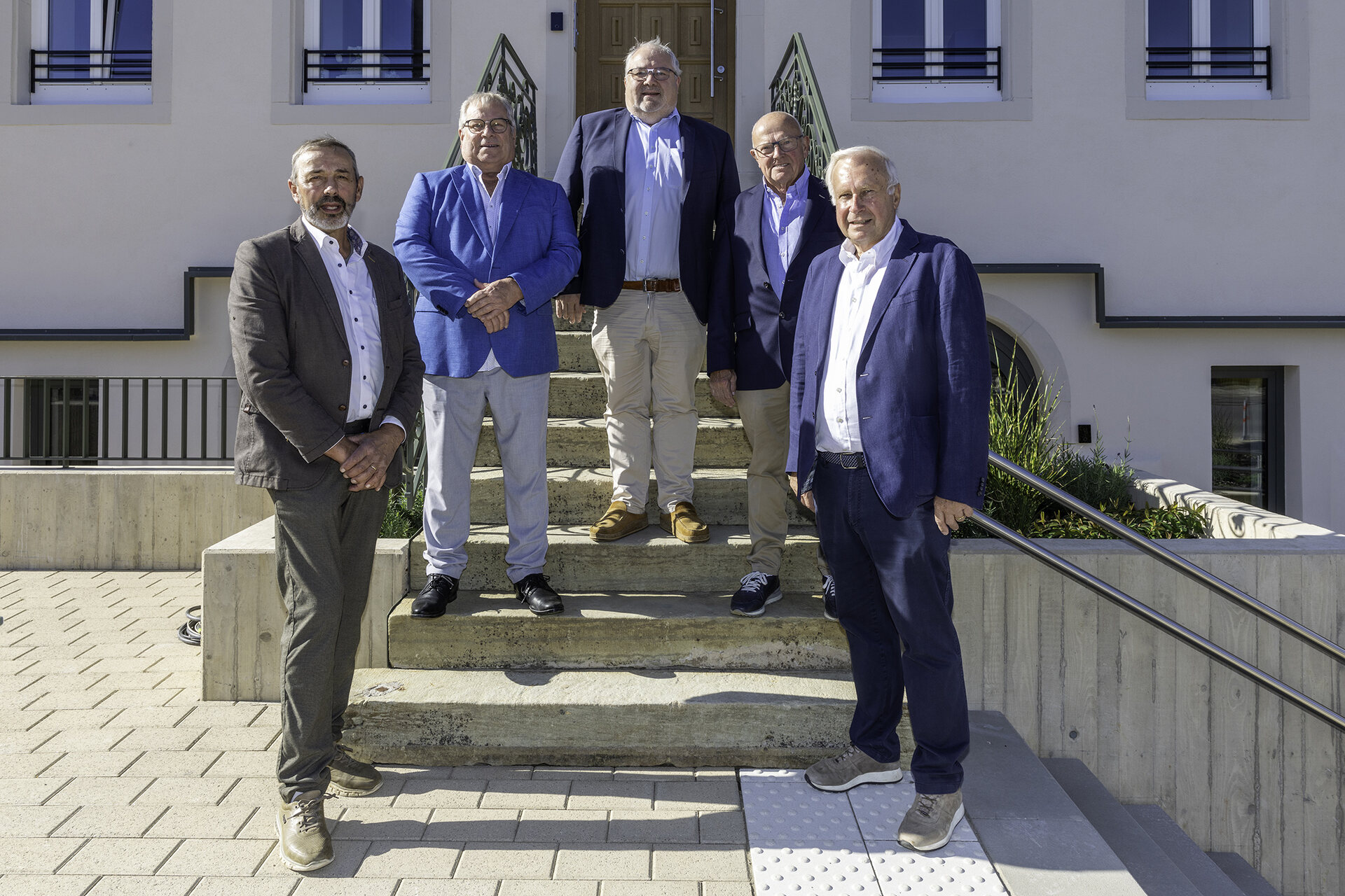 Comité Oeuvres Paroissiales Contern Walburga a.s.b.l. :
(vu lénks no riets)
Eugène Medinger, President, Serge Reiland, Sekretär, Eric Eifes, Vizepresident, Roby Muller, Tresorier, Roland Fürpass, Projetkoordinator